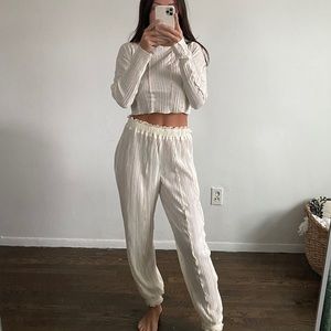 RUFFLED WHITE COMFY SET FROM FREE PEOPLE